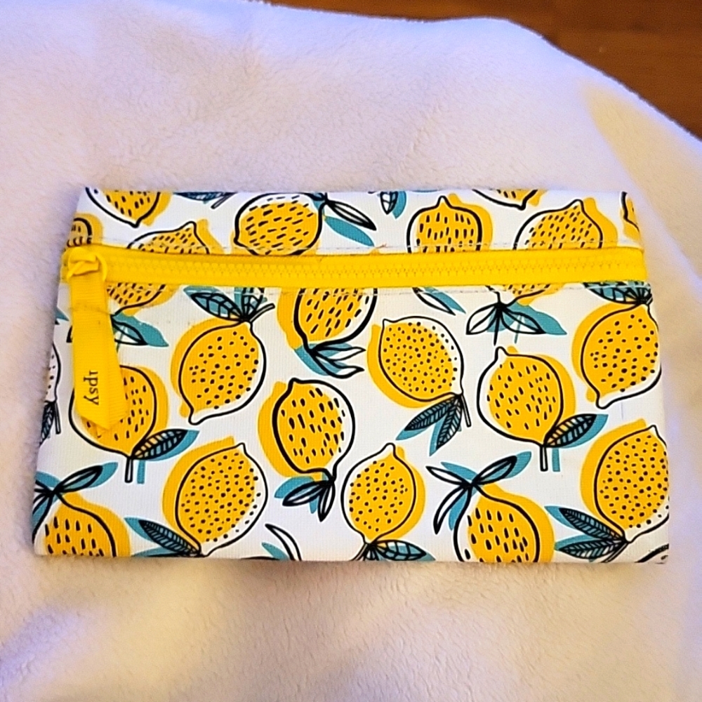 Ipsy lemon 🍋 bag vinyl yellow green white zipper closure ribbon logo 7.5x5" EUC